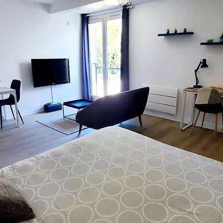Grand Neuf Parking Privatif 3 Minutes Gare Au Calme Apartmán Poitiers